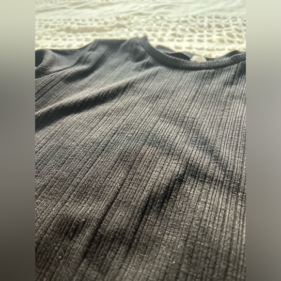 garage black cropped tee - Picture 4 of 4